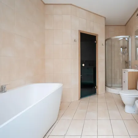 Modern Beach Condo, Old Town 15min, Prime Location